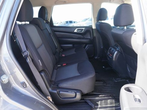 Used 2020 Nissan Pathfinder SV image 19