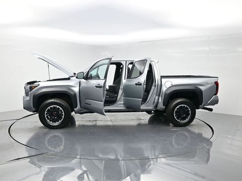 Used 2024 Toyota Tacoma TRD Off-Road AWD/4WD image 31