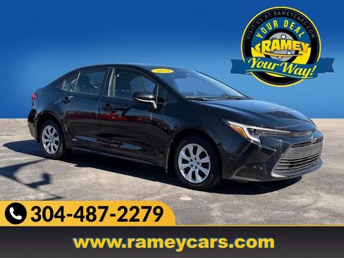 Used 2023 Toyota Corolla LE image 1