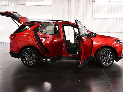 Used 2024 Chevrolet Equinox RS AWD/4WD image 31
