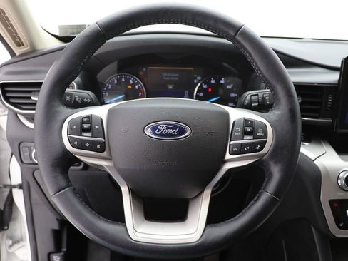 Used 2022 Ford Explorer XLT w/ Equipment Group 202A image 17