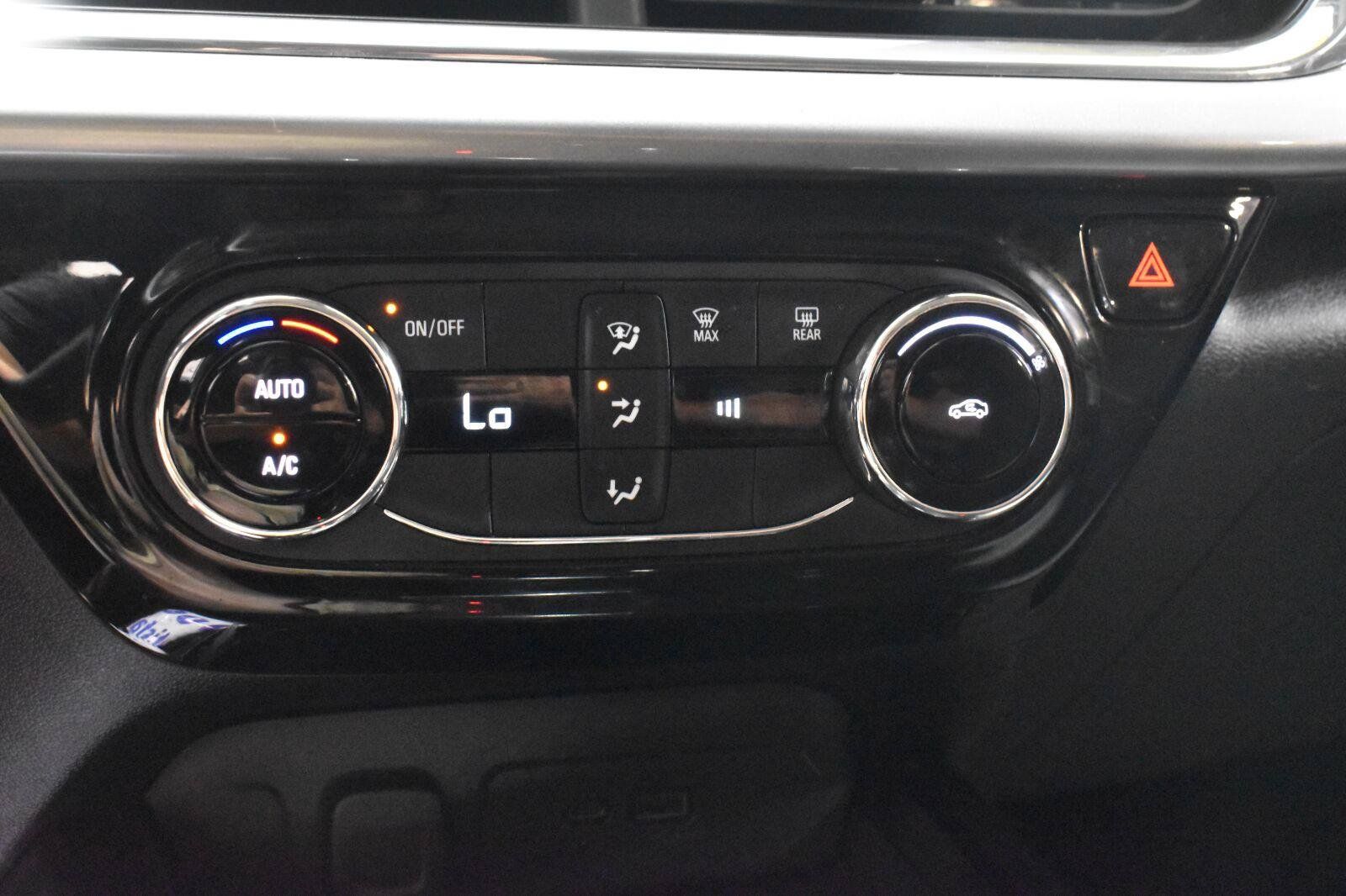 Used 2025 Chevrolet Trax LT FWD image 16