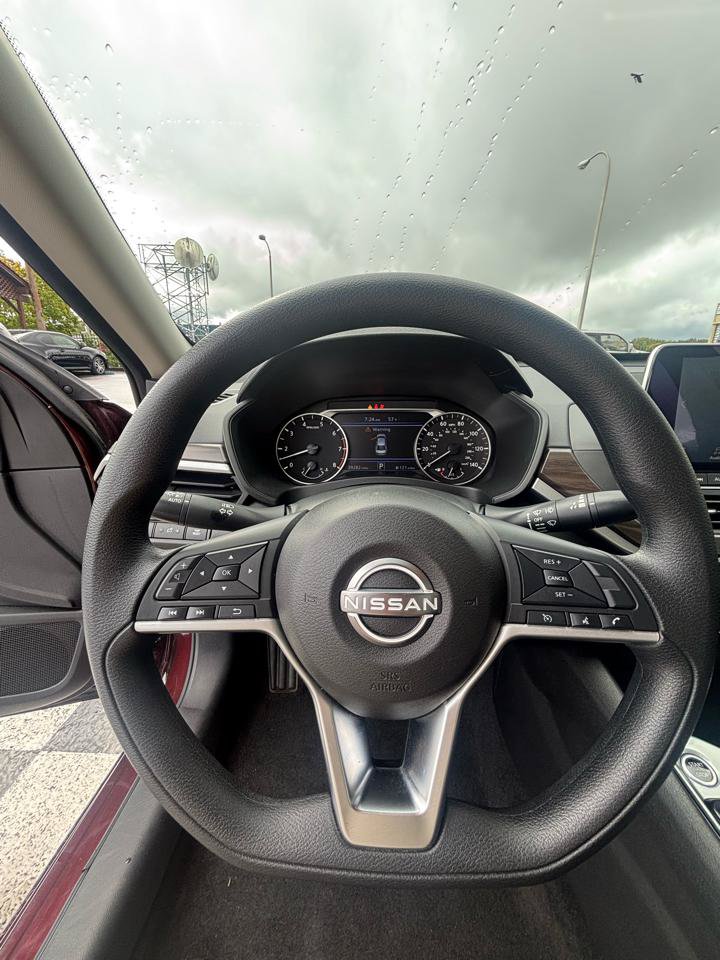 Used 2024 Nissan Altima 2.5 SV FWD image 12