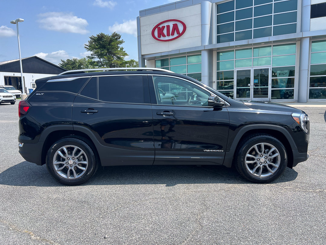 Used 2022 GMC Terrain SLT w/ Tech Package AWD/4WD image 8