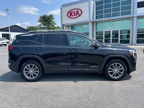 Used 2022 GMC Terrain SLT w/ Tech Package AWD/4WD image 8