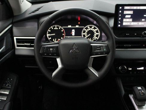 New 2026 Mitsubishi Outlander SE image 21