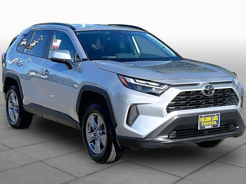 Used 2025 Toyota RAV4 XLE AWD/4WD image 2