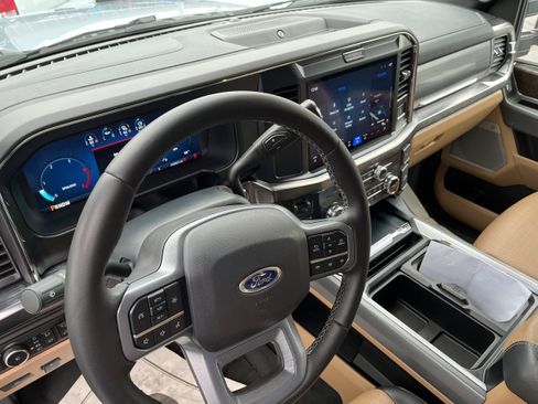 Certified 2025 Ford F550 Lariat image 10