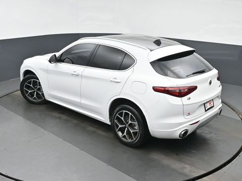 Used 2021 Alfa Romeo Stelvio Ti image 32