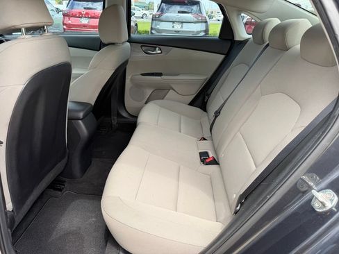 Used 2019 Kia Forte LXS FWD image 14