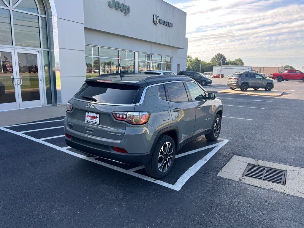 Used 2023 Jeep Compass Limited w/ Sun and Sound Group AWD/4WD image 9