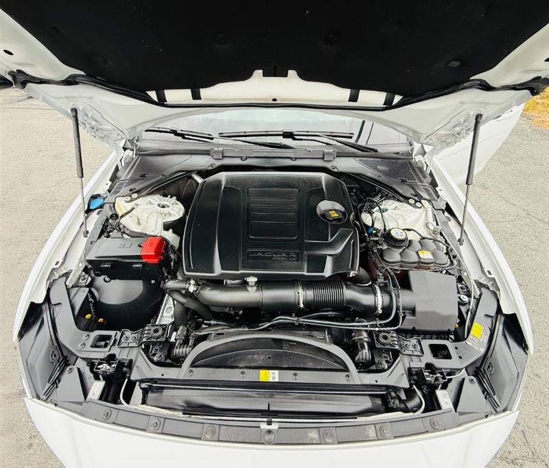 Used 2020 Jaguar XE S RWD image 13