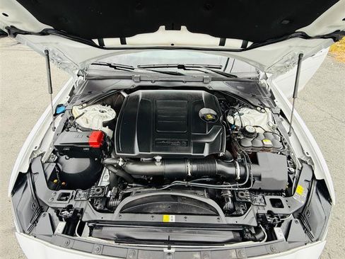 Used 2020 Jaguar XE S RWD image 13