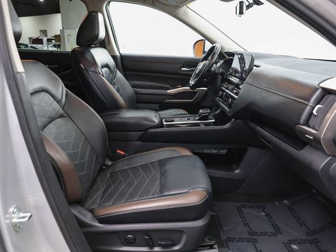 Used 2023 Nissan Pathfinder Platinum AWD/4WD image 24