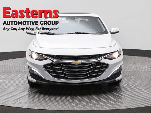 Used 2024 Chevrolet Malibu LT FWD image 2
