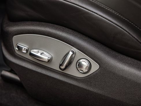 Certified 2025 Porsche Macan image 18