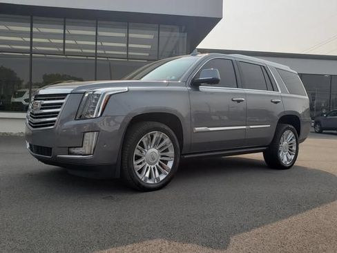Used 2018 Cadillac Escalade Platinum AWD/4WD image 8