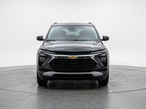 Used 2025 Chevrolet TrailBlazer LT FWD image 2
