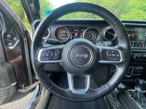 Used 2020 Jeep Wrangler Unlimited Sahara AWD/4WD image 15