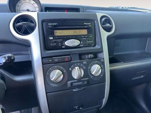 Used 2005 Scion xB FWD image 11