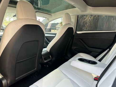 Used 2022 Tesla Model 3 Performance image 32