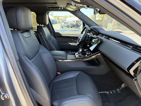 Used 2023 Land Rover Range Rover Sport SE image 32