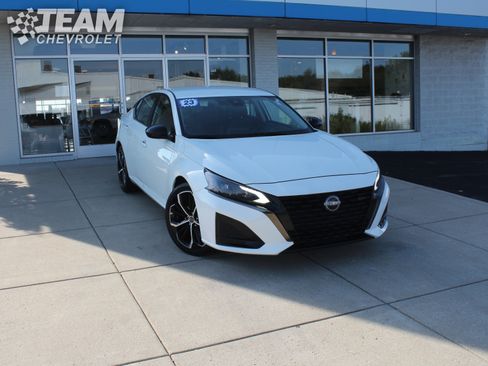 Used 2023 Nissan Altima 2.5 SR image 2