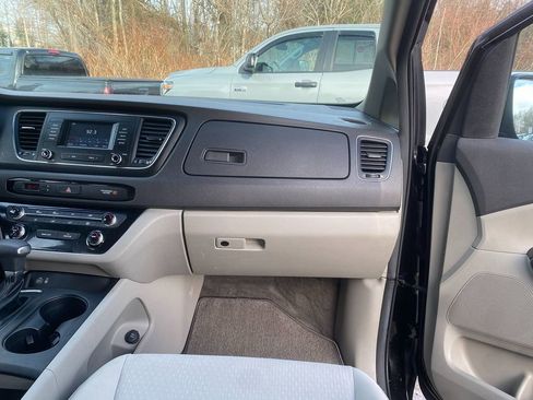 Used 2018 Kia Sedona L image 29