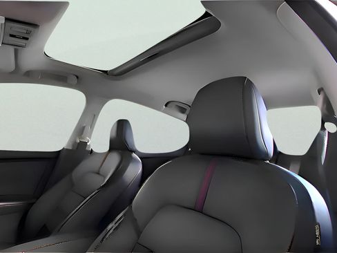 Used 2024 Nissan Sentra SR w/ SR Premium Package FWD image 18