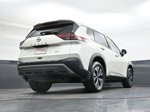 Used 2021 Nissan Rogue SV image 34