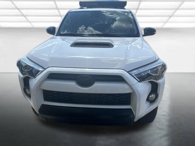 Used 2020 Toyota 4Runner Venture AWD/4WD image 2