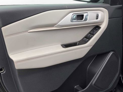 New 2026 Ford Explorer Active w/ Active Comfort Package RWD image 6