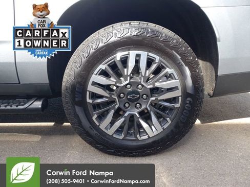 Used 2025 Chevrolet Suburban Z71 AWD/4WD image 30