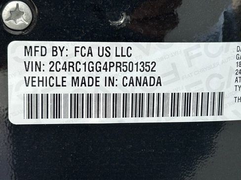 Used 2023 Chrysler Pacifica Limited FWD image 40