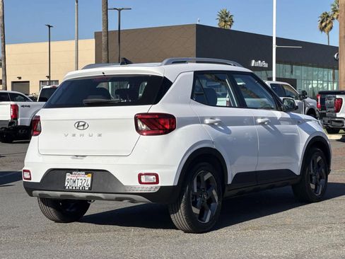 Used 2022 Hyundai Venue SEL image 6