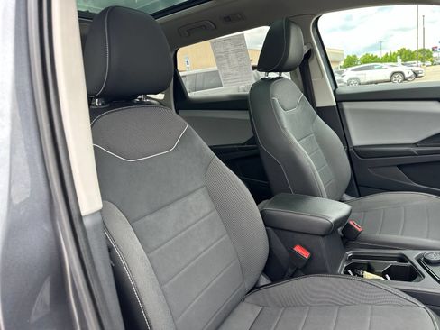 Used 2023 Volkswagen Taos SE w/ Panoramic Sunroof Package AWD/4WD image 30