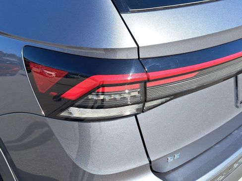 Certified 2025 Volkswagen Taos SE image 31