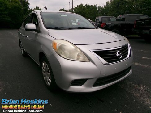 Used 2014 Nissan Versa SV FWD image 1