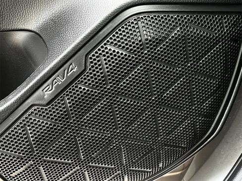 Used 2023 Toyota RAV4 XLE Premium image 22