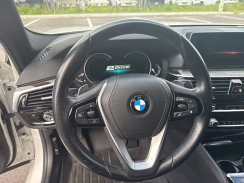 Used 2018 BMW 530e 530e iPerformance image 11