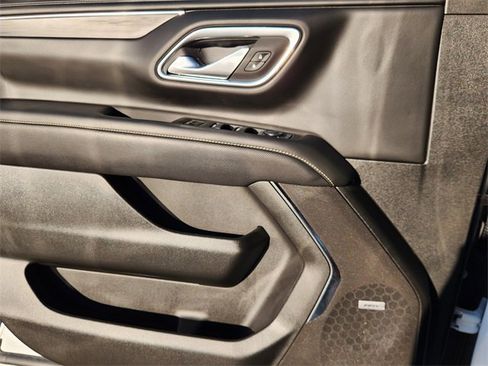 Used 2024 GMC Yukon XL SLT w/ SLT Luxury Package image 22