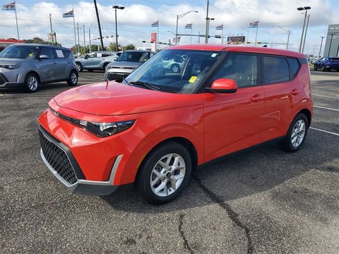 Used 2024 Kia Soul LX w/ Option Group 015 image 2
