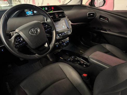 Used 2021 Toyota Prius XLE image 16