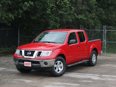 Used 2010 Nissan Frontier SE image 1