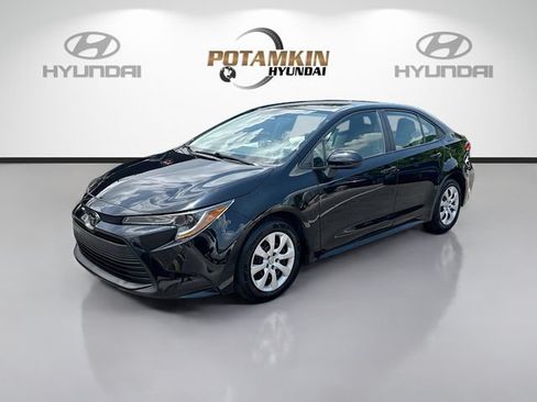 Used 2023 Toyota Corolla LE FWD image 1
