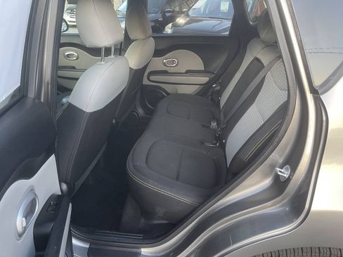 Used 2016 Kia Soul + FWD image 23