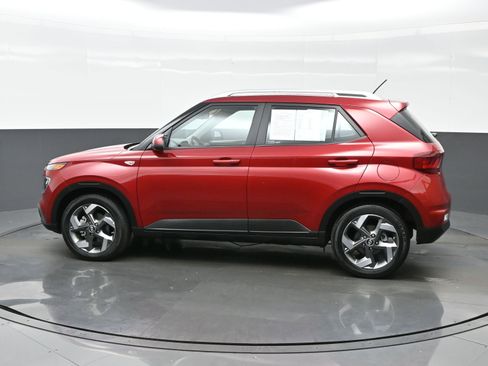Used 2025 Hyundai Venue Limited image 3