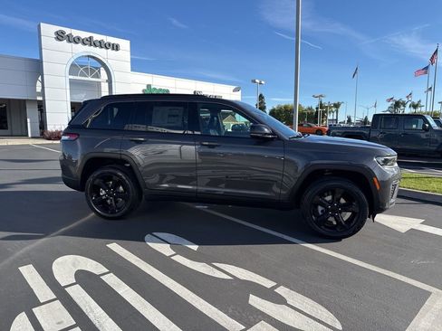 New 2026 Jeep Grand Cherokee Limited w/ Limited Altitude Package image 3