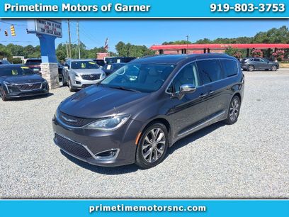 Used 2017 Chrysler Pacifica Limited w/ UConnect Theater Package