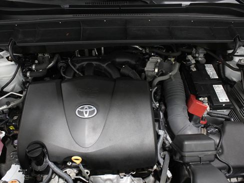 Used 2021 Toyota Highlander XLE image 23